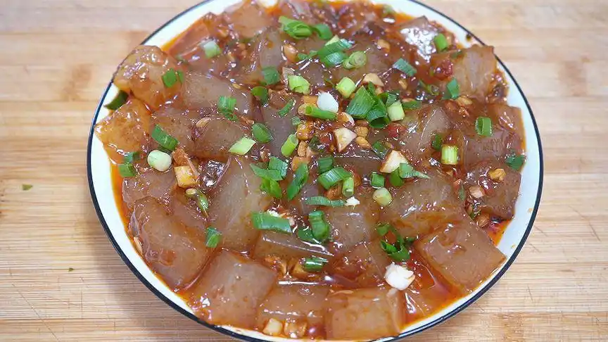 陕西特色美食酱烧凉粉,口感软嫩香辣,特别入味,好吃又好做