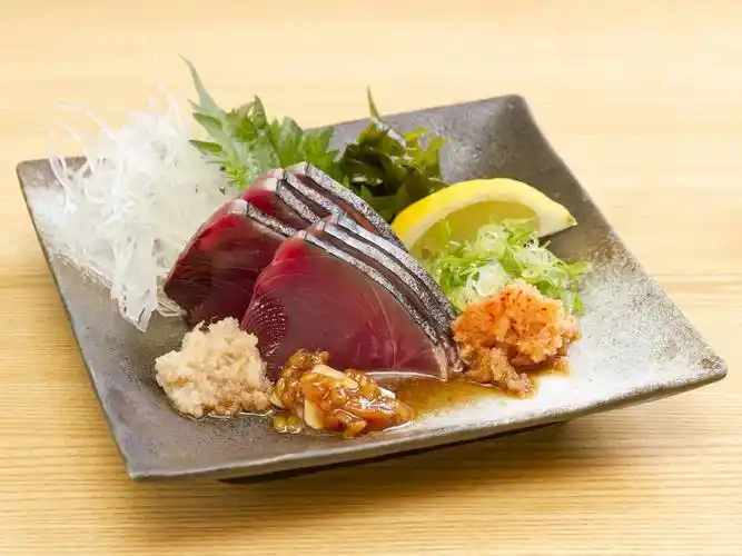 炙烤鲣鱼生鱼片