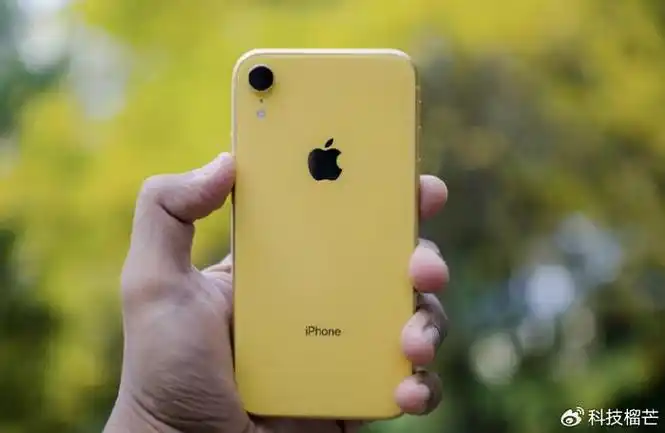 iphonese4亮相刘海全面屏a164120mah性价比之王