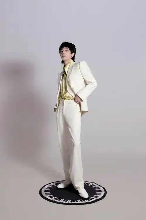 华晨宇演唱会 造型(华晨宇出道九周年音乐会造型写真释出)(11)