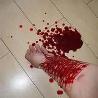 带血的伤感自残头像图片大全点击鼠标右键下载