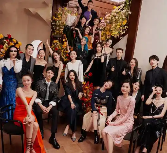 也许杂志想转移网民的注意力.