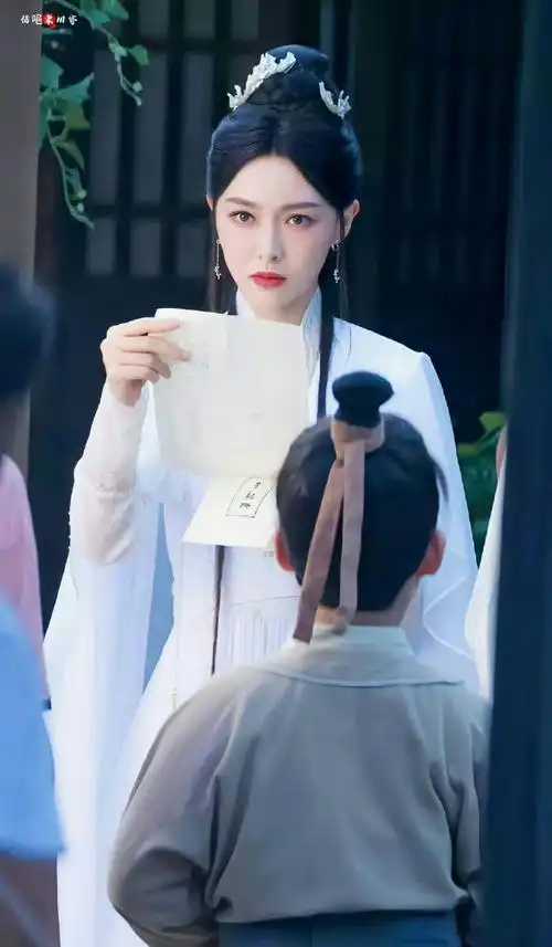 唐嫣新剧演神女