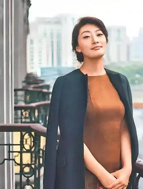 看了宗馥莉再看孟晚舟才懂什么是富贵相气质根本遮不住