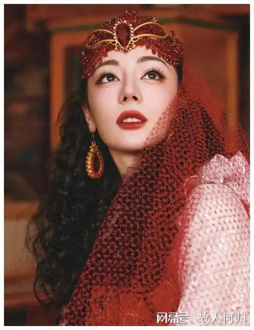 哇趣迪丽热巴异域风情红舞裙美出新境界期待热巴春晚节目