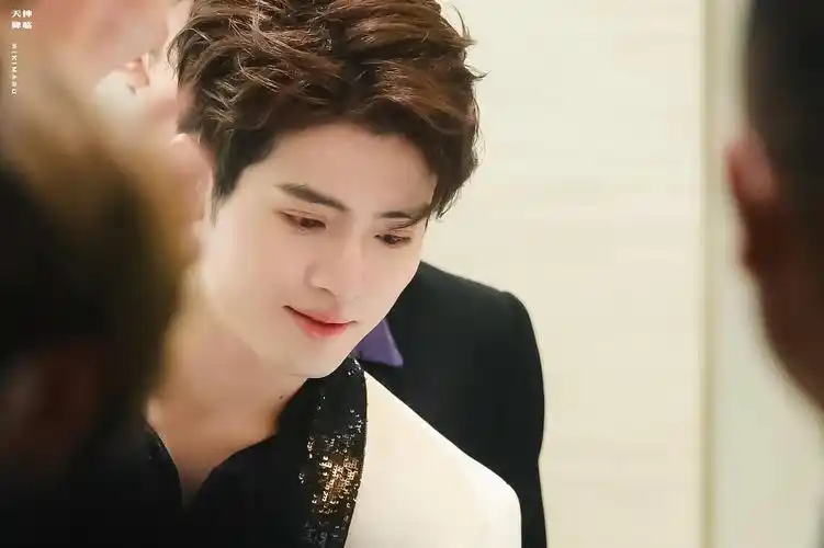 力丸林墨尹浩宇今日营业