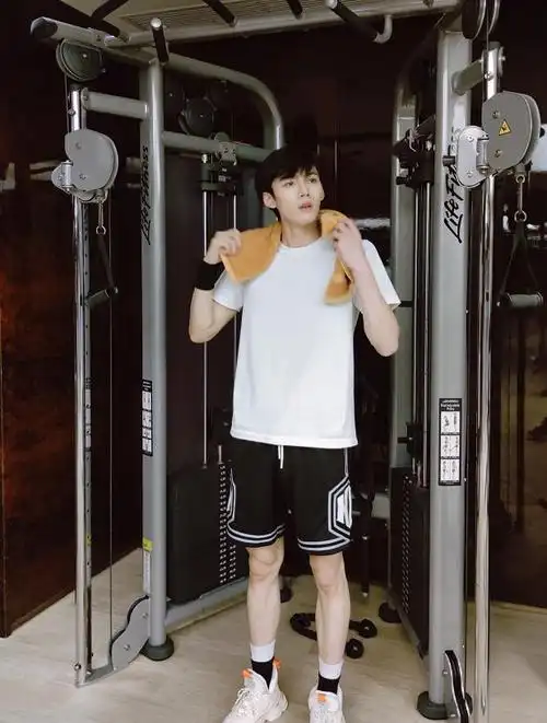 偶像又又又塌房,邓超元被曝pua,赵尧珂公开与其聊天记录!