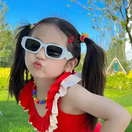 可爱墨镜小女孩头像来啦!