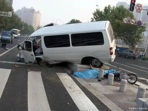 太涨知识了!深圳男子捎人回家出车祸后逃跑,法院这样判的