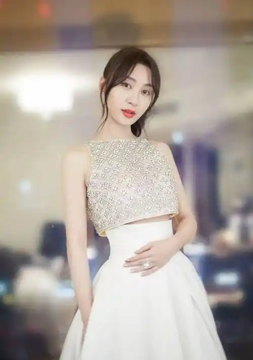 如果杨颖没有在微博上发泄自己的小感情,不冲动地说这些话,她和李菲儿