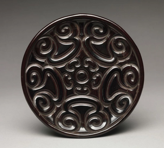 元明剔犀如意云纹盘正面美国大都会博物馆藏