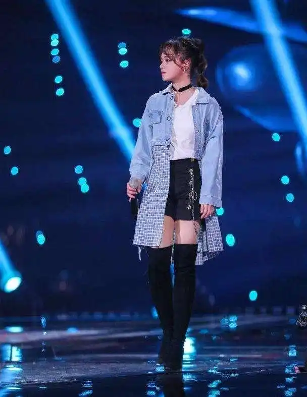 情商低只会炫技?歌手一路被骂到淘汰,看到黄霄云歌单才懂她