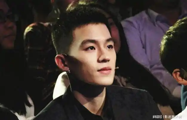 唱歌出道的欧豪成演艺界拼命三郎28岁成就百亿票房被群嘲