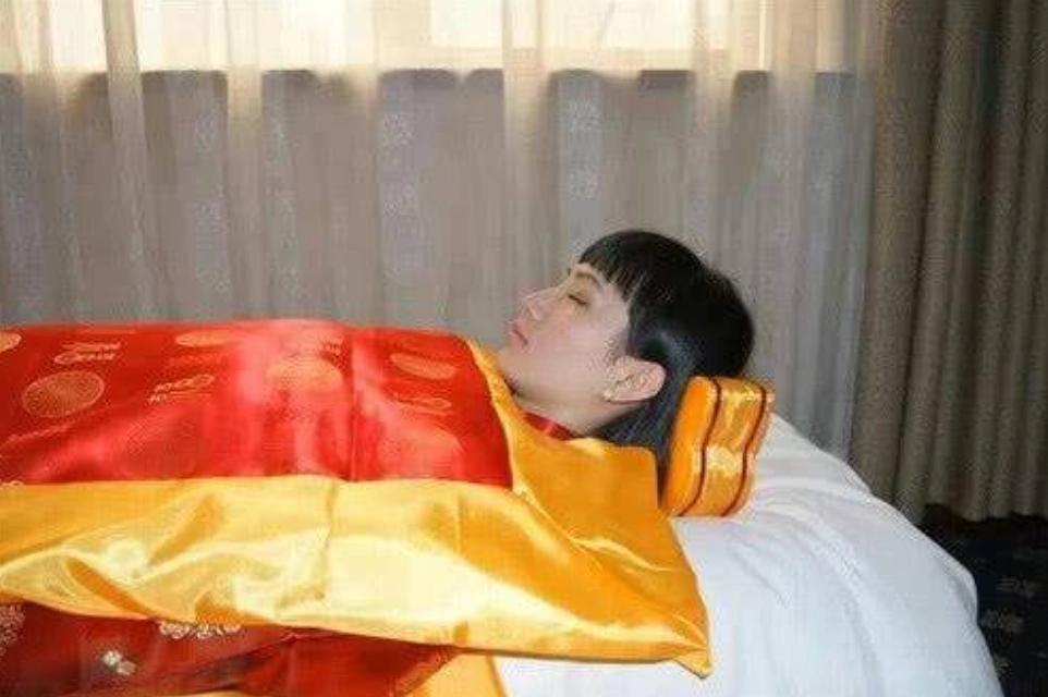 穿寿衣有什么讲究?看完涨知识了