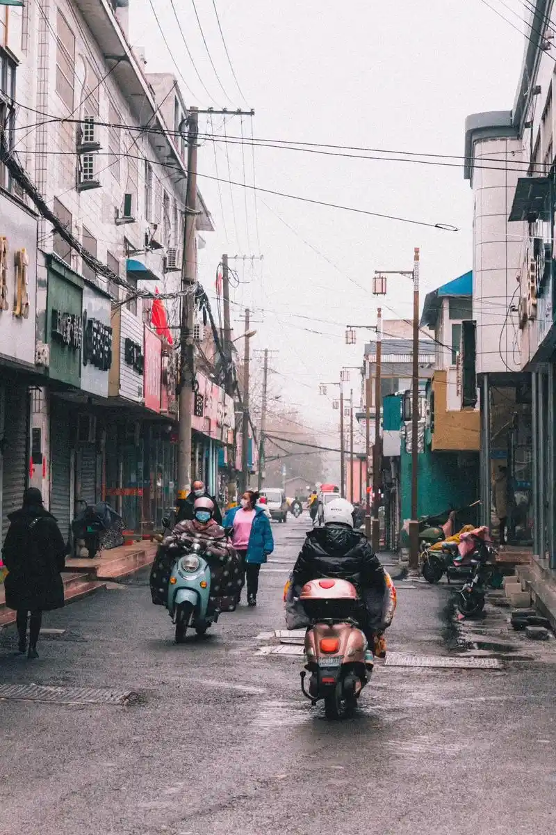 人间烟火气,最抚凡人心.#扫街 #街头摄影 #人间烟火 #灌 - 抖音