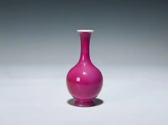 民国 乾隆款 胭脂红釉瓶