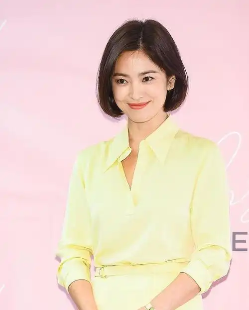 42岁大s尝试狗啃刘海短发,新发型可爱又俏皮,简直不要太减龄