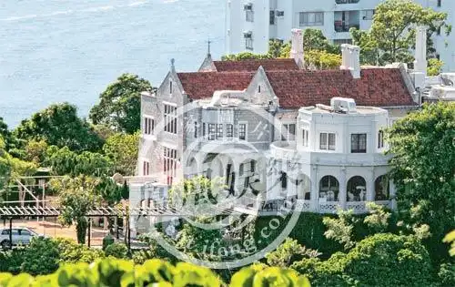 郭晶晶素颜亮相买嫁妆霍家千万豪宅将变礼堂