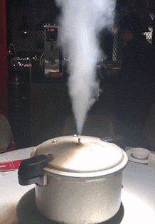 还好人没事男子炖猪蹄高压锅炸飞为何高压锅会发生爆炸