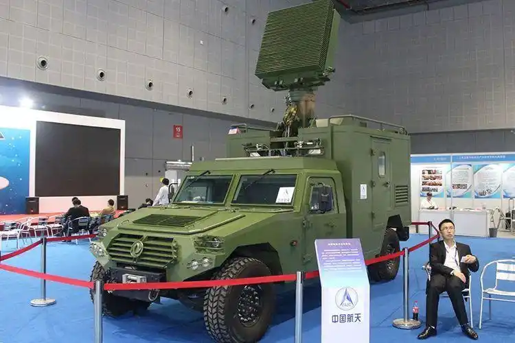 防空导弹系统双管25mm高炮载车去航展露脸的120mm迫榴炮载车轻装甲