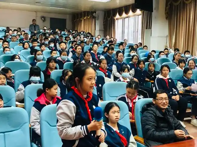 争做优秀学子——斗门区城东中学国防教育宣讲活动 - 珠海国防