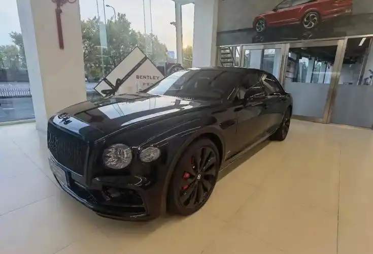 宾利飞驰黑武士