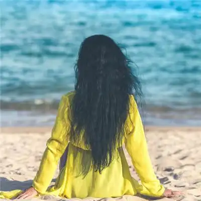 海边女生背影头像欣赏到大海美丽的风景