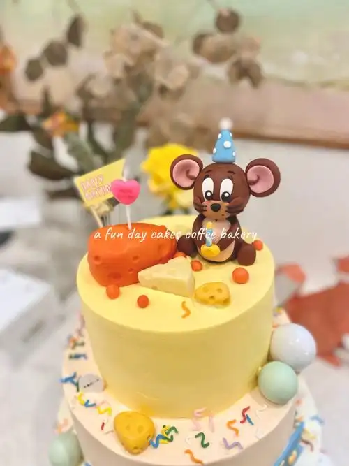可爱小老鼠主题生日蛋糕