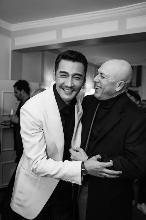 胡兵伦敦时装周圈粉贝克汉姆:期待交流合作