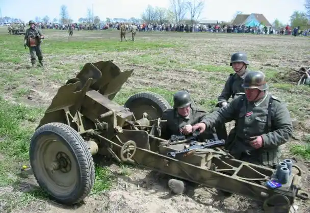 翻译,整理的二战装备录,让我们继续"德军火炮篇",二战时期德国火炮