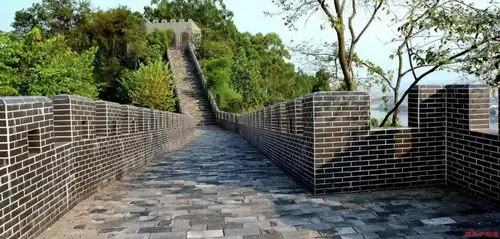 "不用远去北京看八达岭长城,在乐山也能看到长城了.