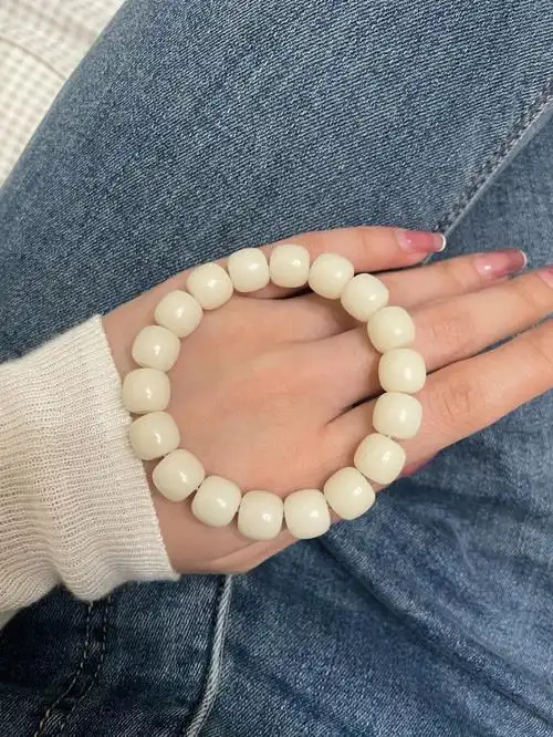 白玉菩提菩提根盘玩两周后的样子