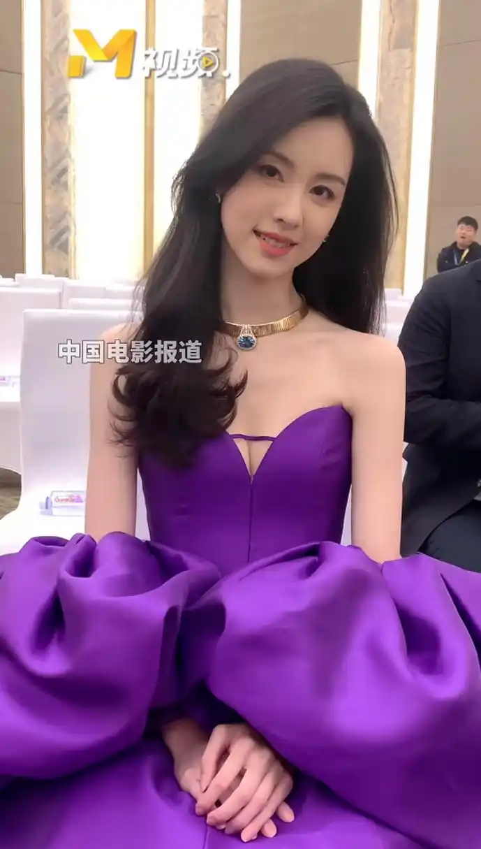 陈都灵 红毯造型 紫色礼服好耀眼