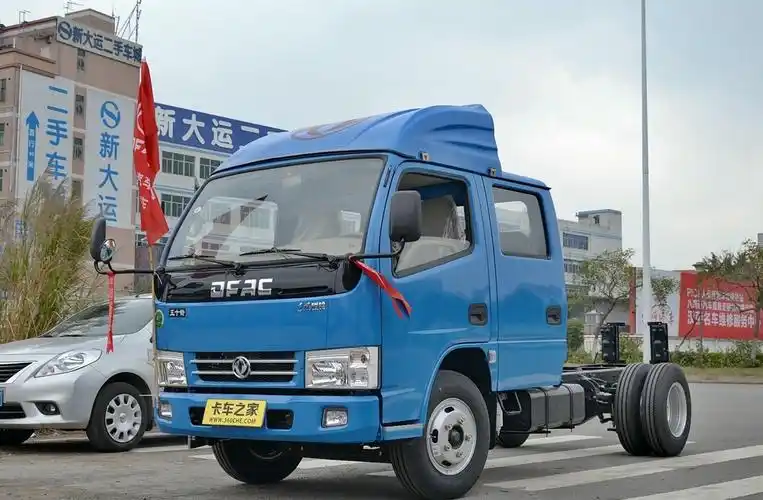 东风锐铃 116马力 3300轴距双排轻卡底盘