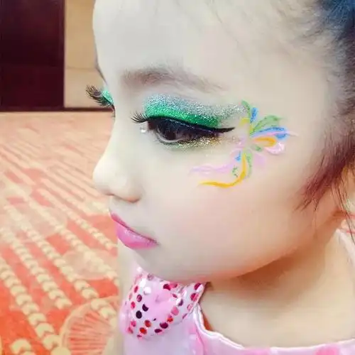 儿童舞台演出眼影拉丁舞侧脸贴自花朵眼角贴眼尾化妆