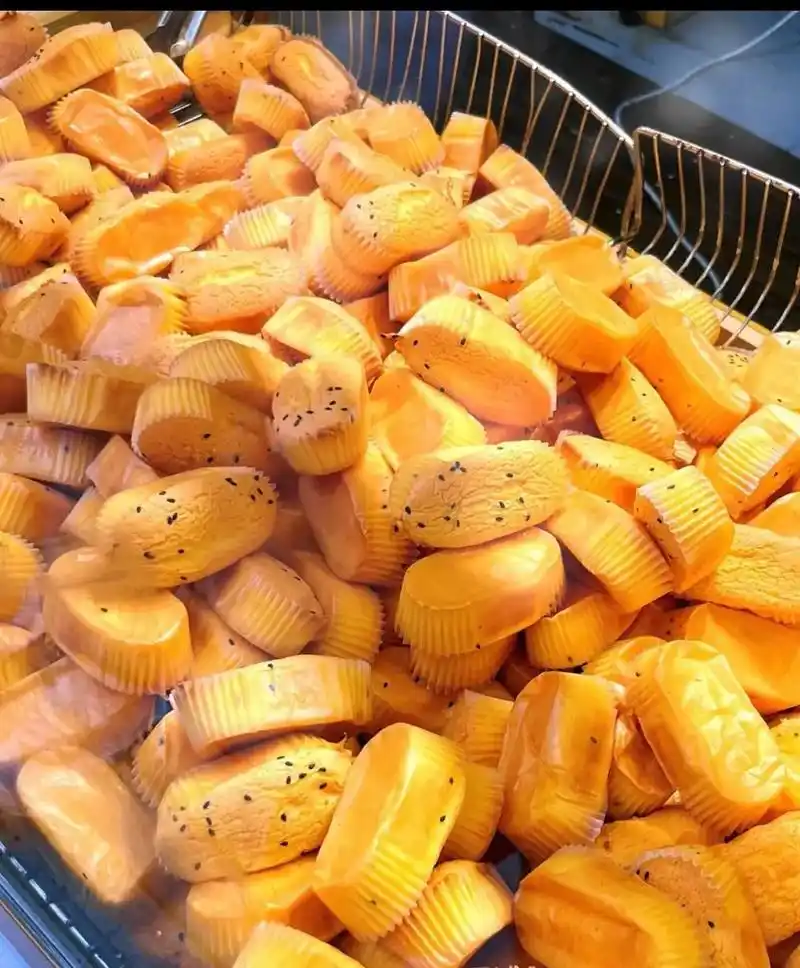 老酸奶拔丝蛋糕 配方在尾部 喜欢的小伙伴可以加个关注77 点个 - 抖