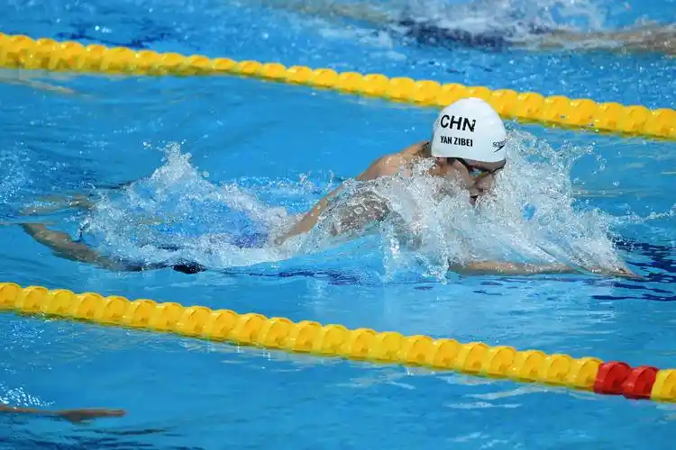 三个月的婴儿每天多少喂奶量_游泳运动员每天训练量_每天游泳能减肥吗