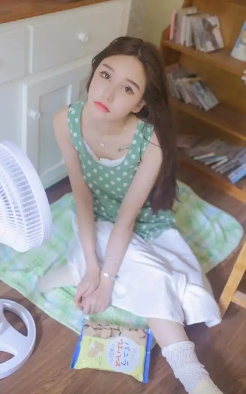 嫩白清新小美女氧气养眼图片