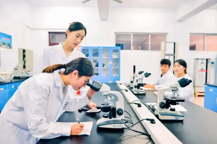 为博士后研究人员提供优越的科研条件,不断推进博士后工作的新发展