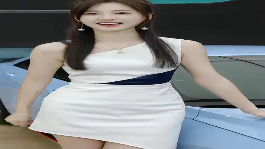 来,给你比个小心心#苏宁 #最美车模 #2023上海车展 #现场实拍 #美女