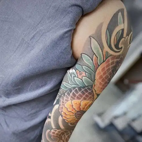 花臂纹身