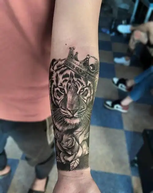 遮盖老虎纹身图片_手臂欧美写实纹身图案