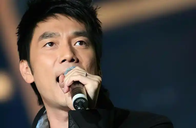 活跃歌手实力排行中国内地20大流行乐男歌手囊括新老实力派