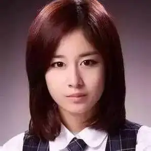 没太刻意选择的生活照作头像 这类人对自己的接纳度比较高,对外貌也