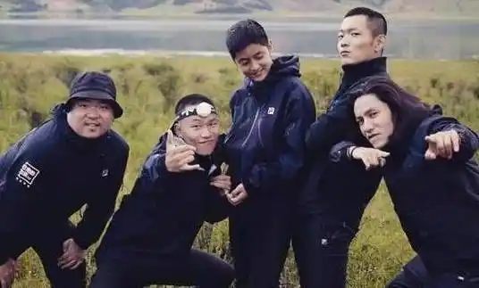 毕竟16年前陈坤好像也没有什么女朋友,这样突然的冒出一个大儿子,感觉