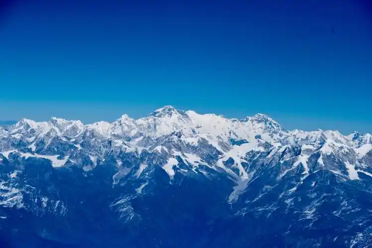 飞越珠穆朗玛峰