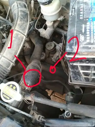 紧急求助北斗星节温器位置?急