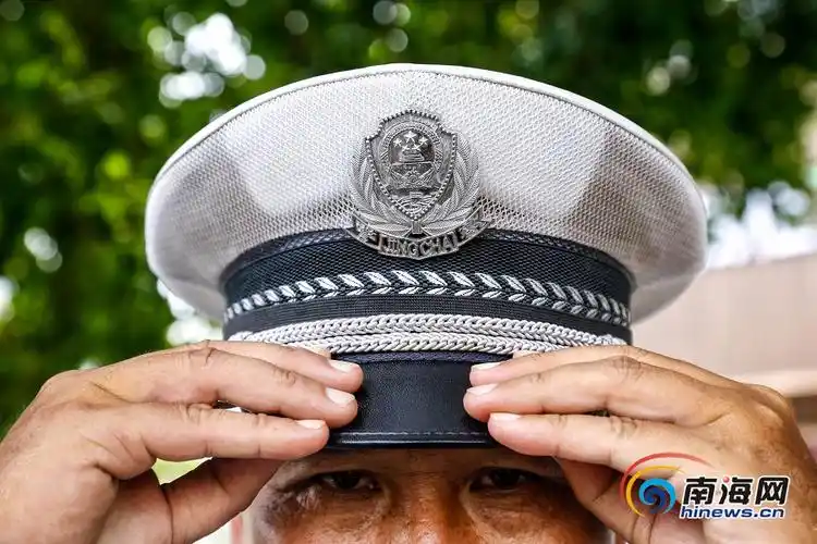 八一特辑儋州退伍老兵黄智育26年坚守交管一线不离不弃