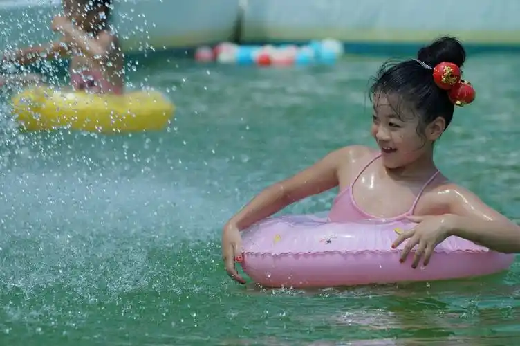 【汇报交流贴】 1 游泳戏水的孩子