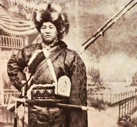 弟弟是活佛,抗战时捐30架飞机,任甘肃副省长_马麒_拉卜楞寺_部队